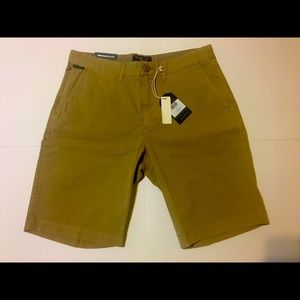 Halsey warm khaki shorts size 32 new tags on moisture wicking shirt